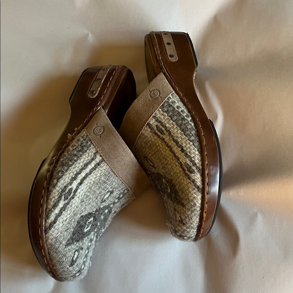 Born blanket mule clogs. Size 8 - Picture 4 of 9